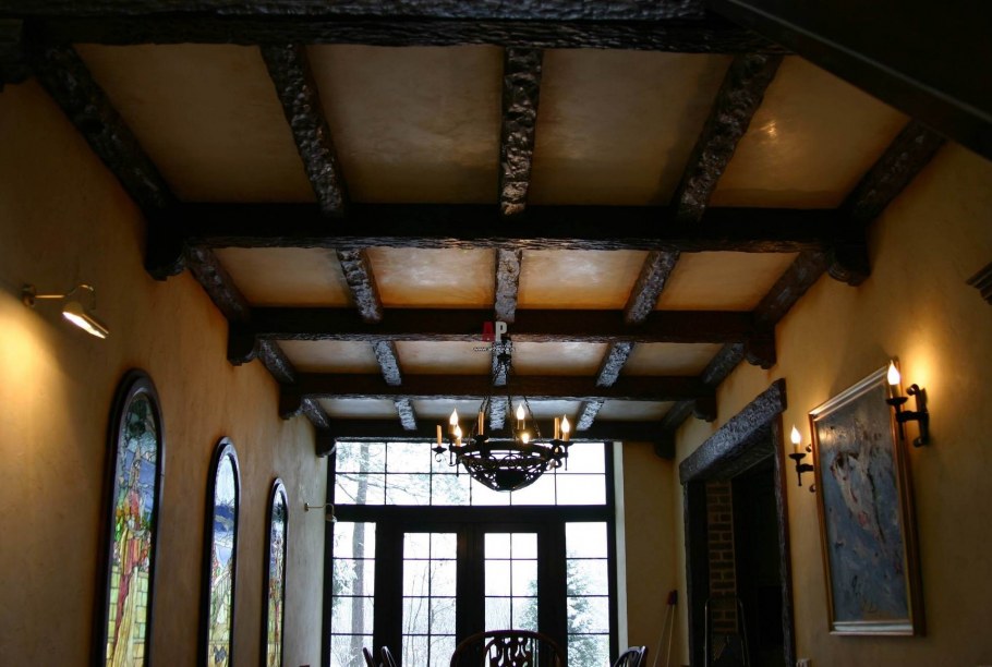 Балки в готическом стиле