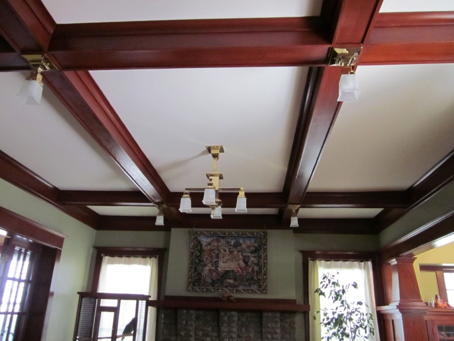 Деревянные потолочные балки