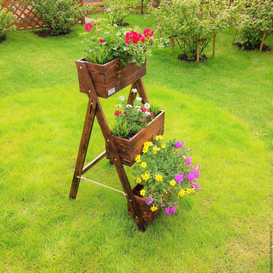 Подставки для цветов в саду