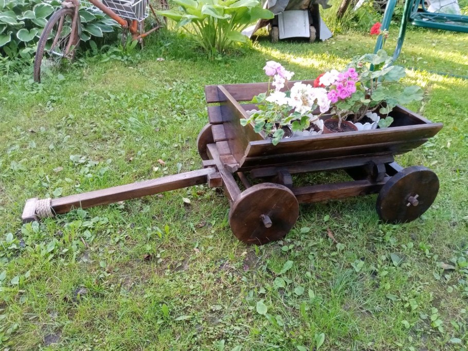 Тележка декоративная для сада