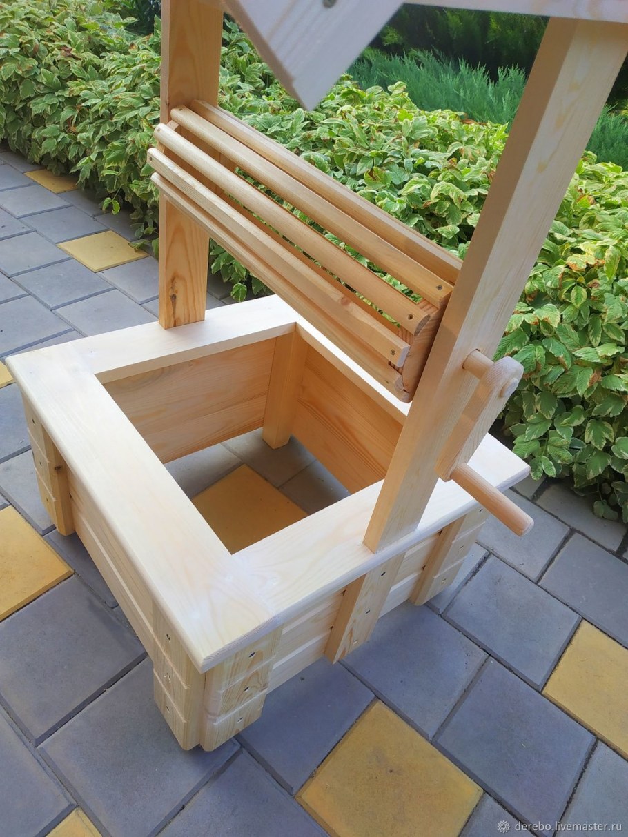 Декоративный колодец