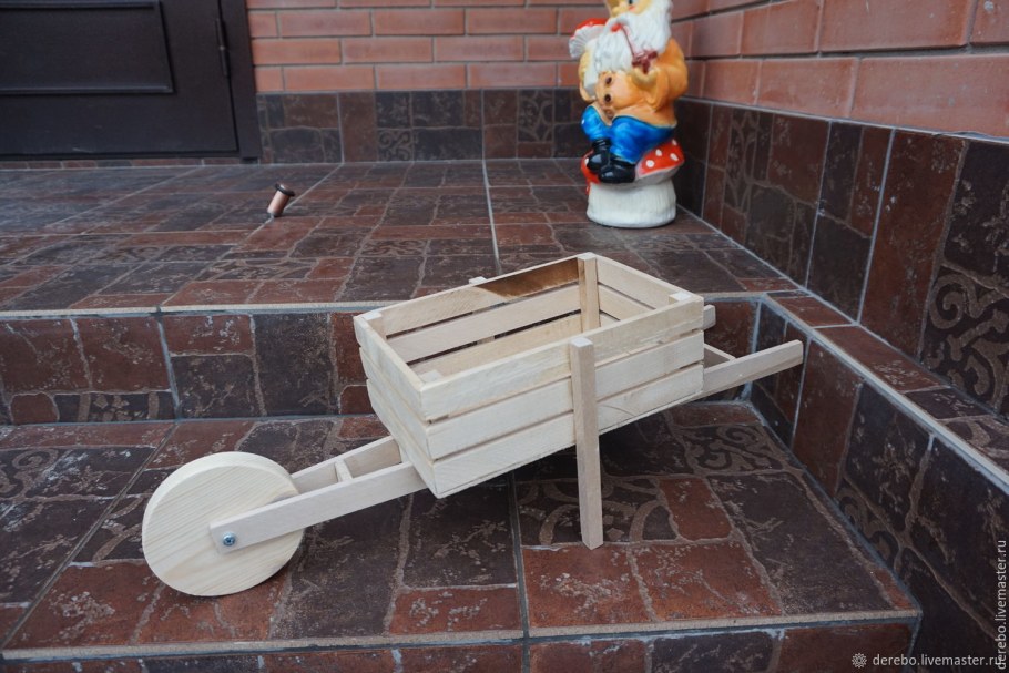Тележка деревянная