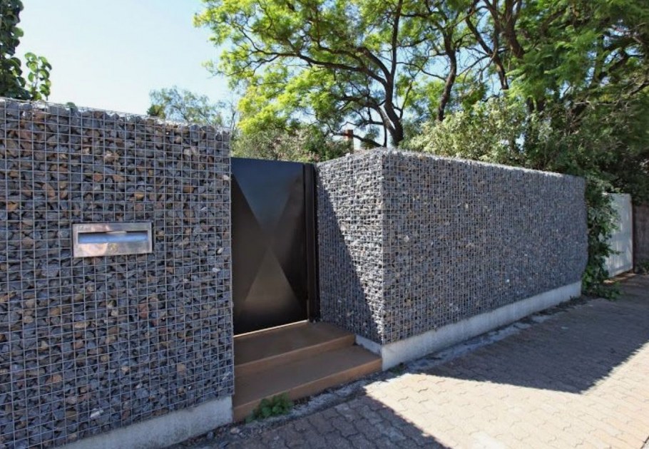 Засыпной забор из камня