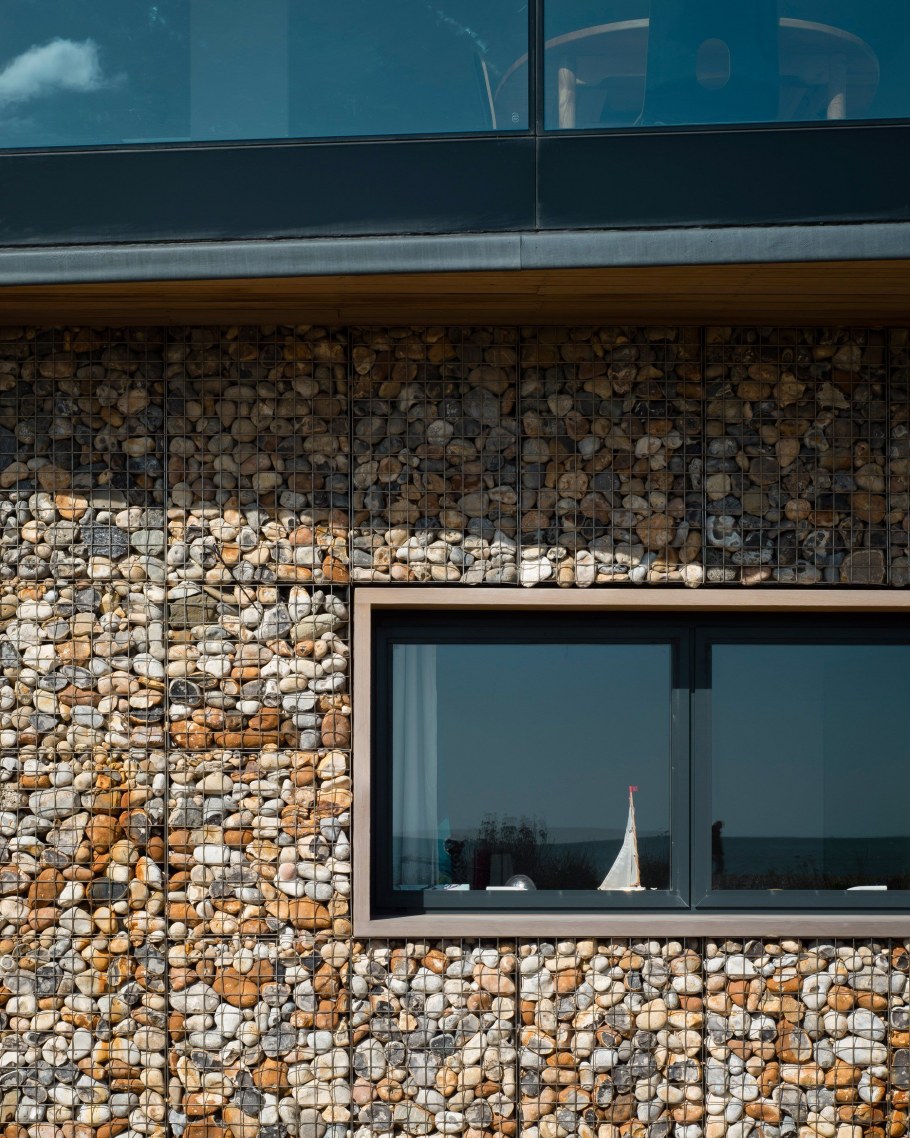 Габионы на фасаде дома