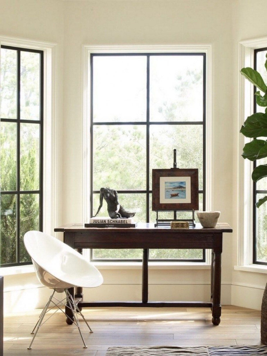 Интерьер кабинет с окном