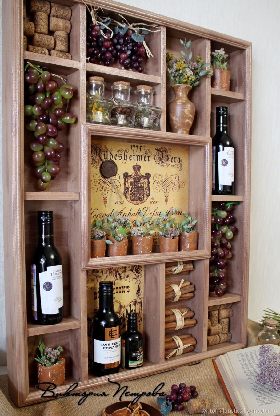 Деревянные полки на кухню