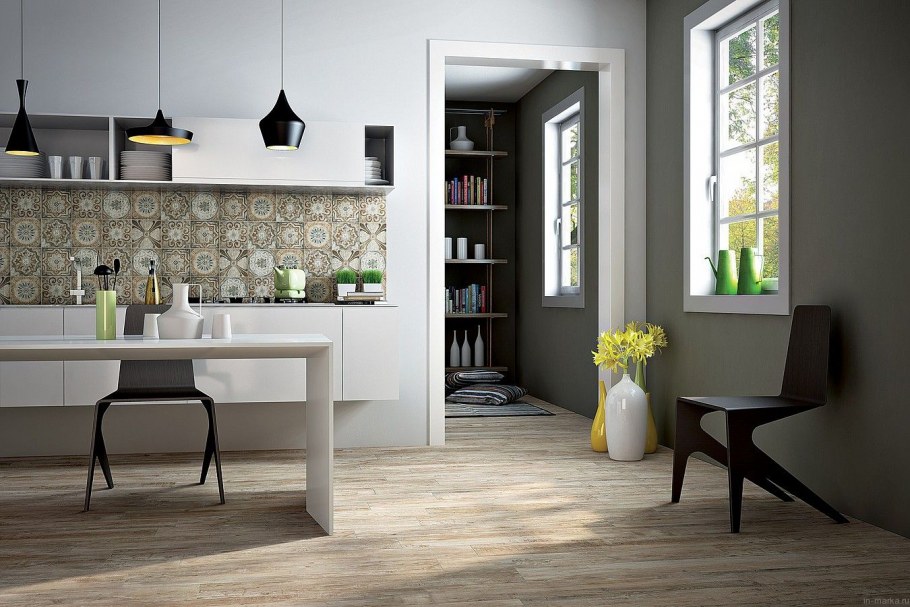 Плитка под дерево в интерьере кухни