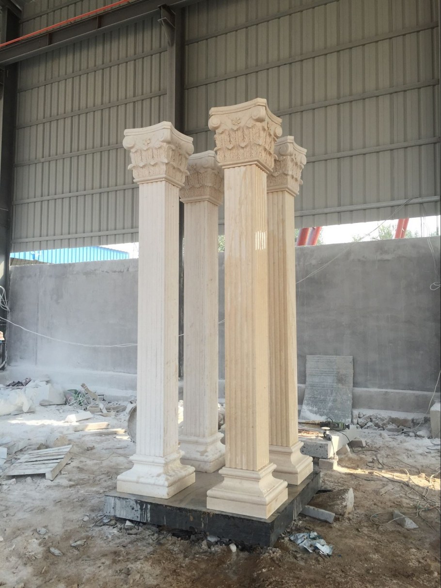 Квадратные колонны из мрамора