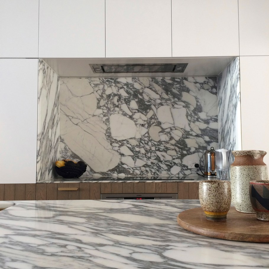 Каррара мрамор дополнит ваш интерьер