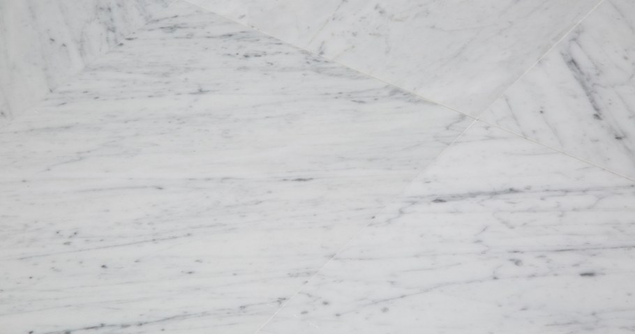 Обои Decori Carrara 82604 в интерьере