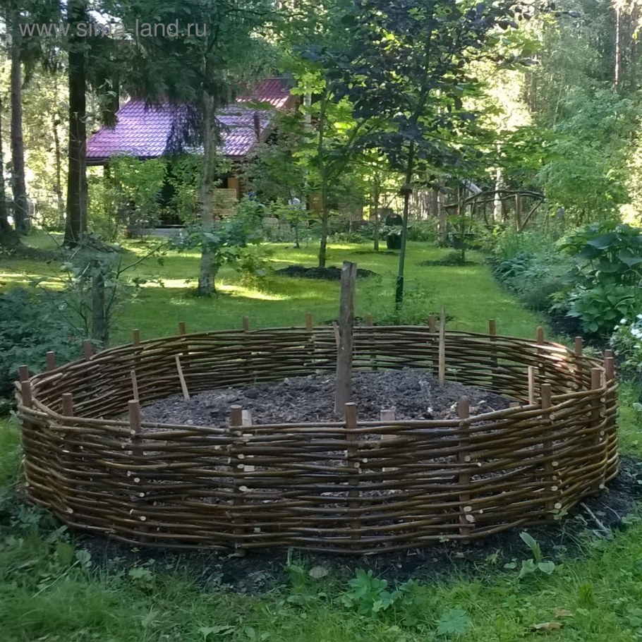 Клумба из плетня