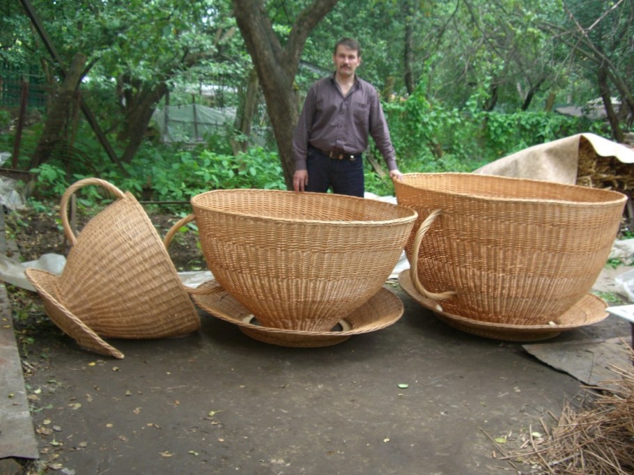 Плетёные клумбы из лозы