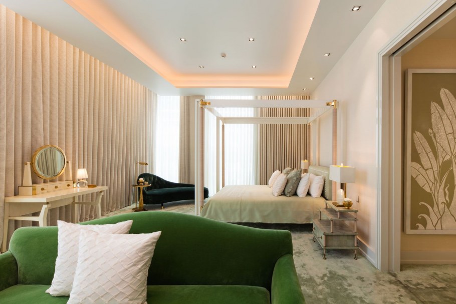 Темный потолок на кухне