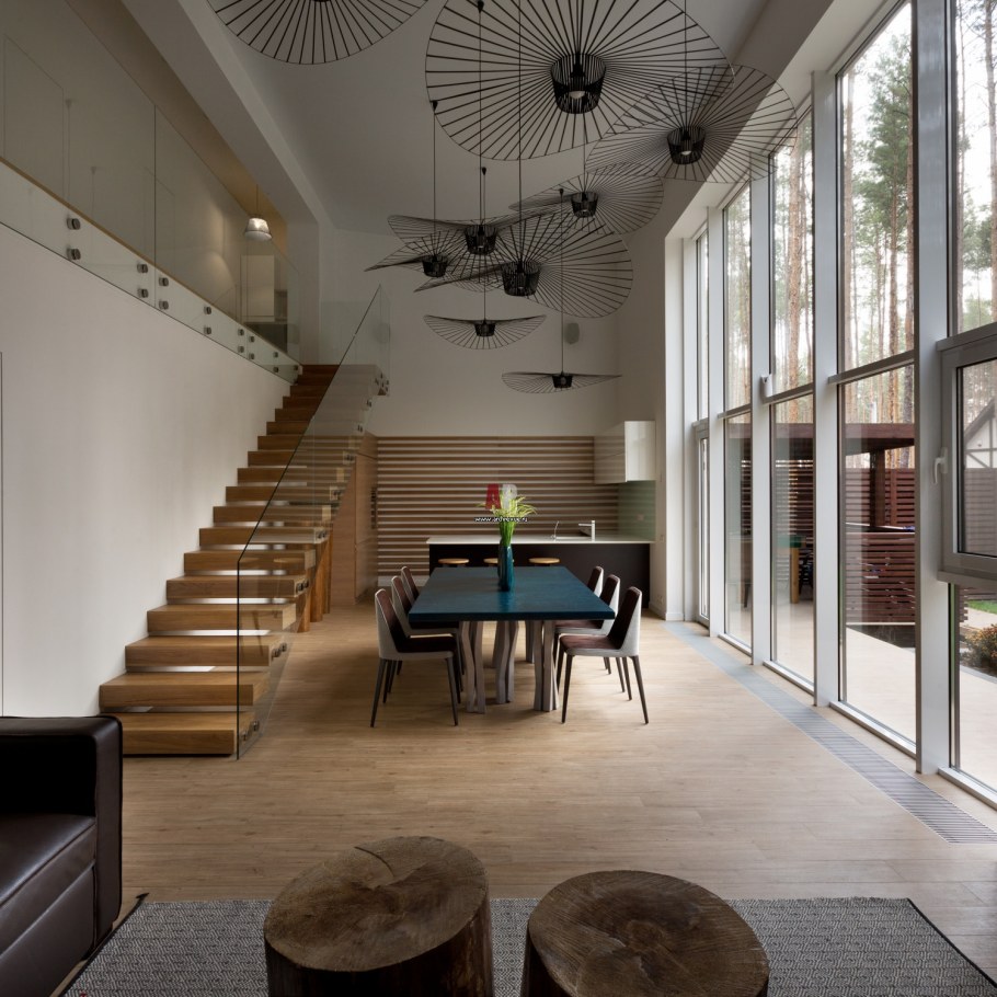 Холл со вторым светом