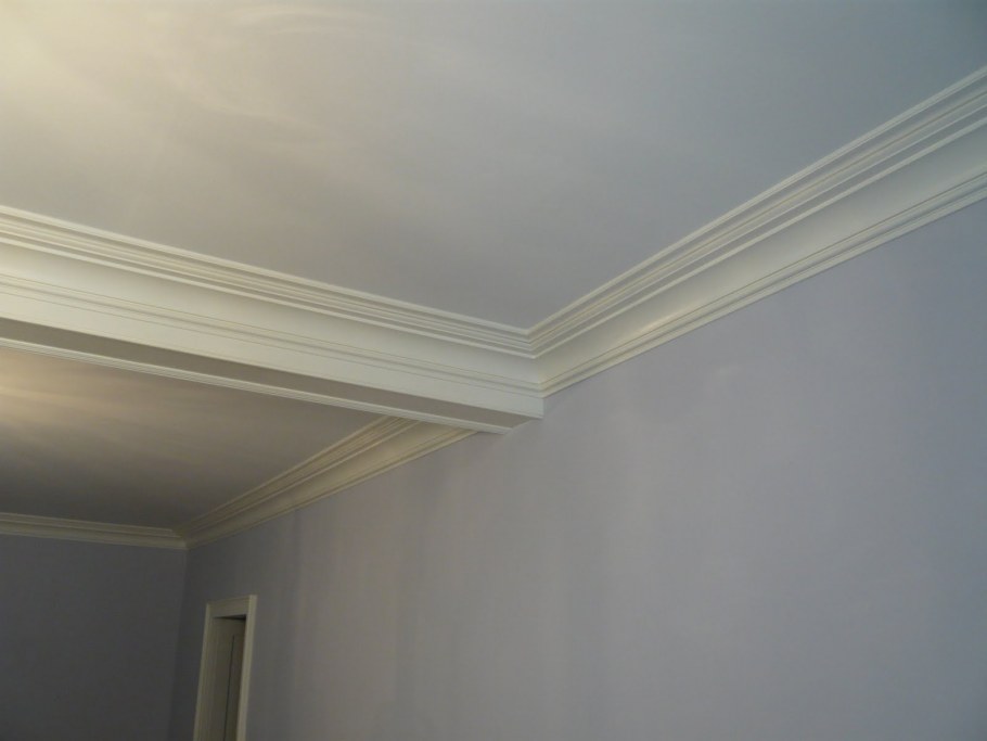 Потолочные плинтуса в зал
