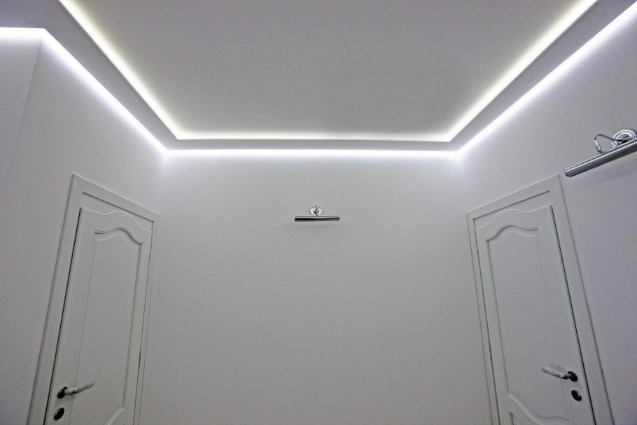 Потолочный плинтус с подсветкой