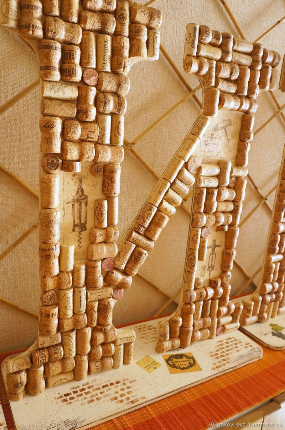 Панно из пробок от вина