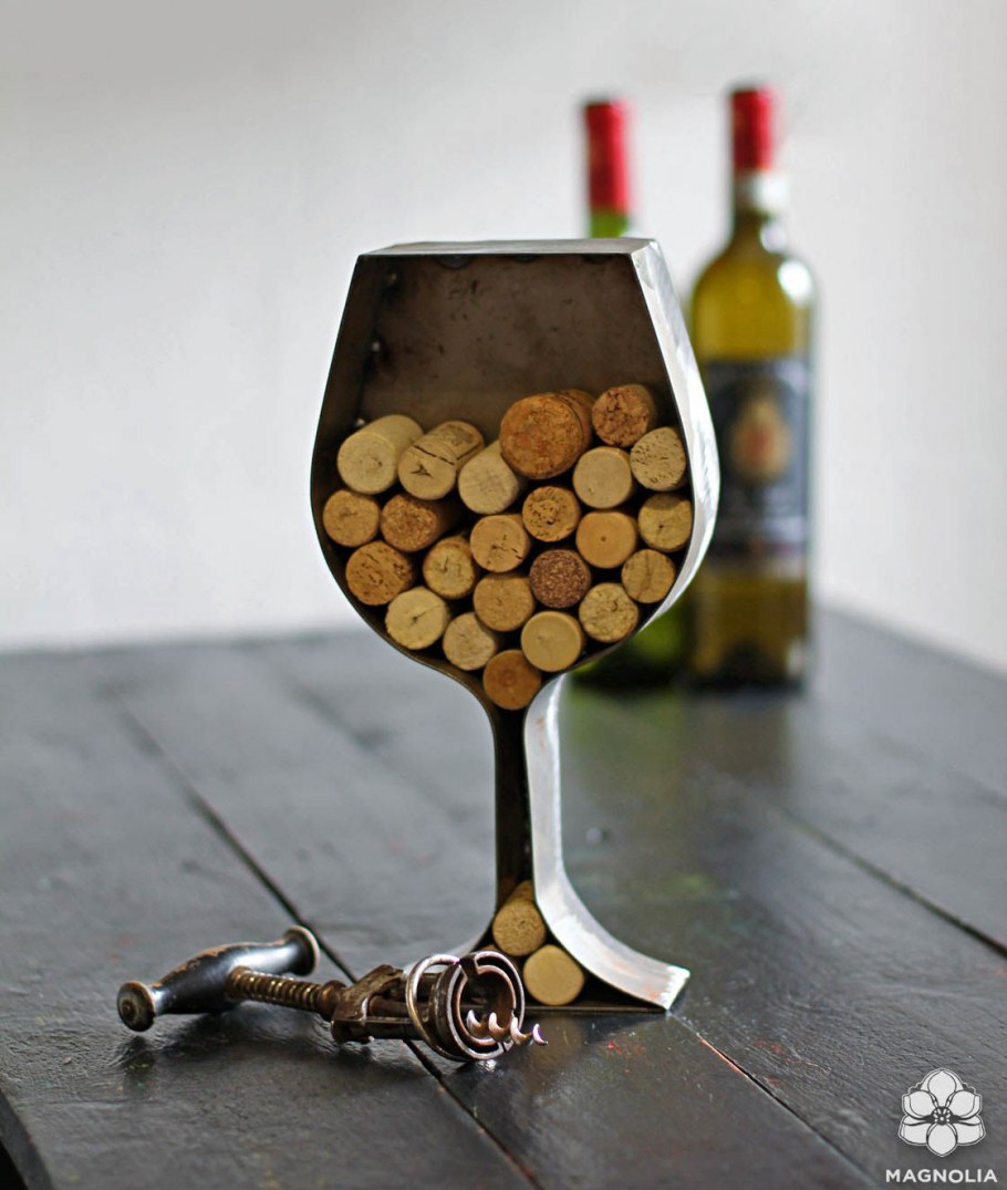 Стол из винных пробок