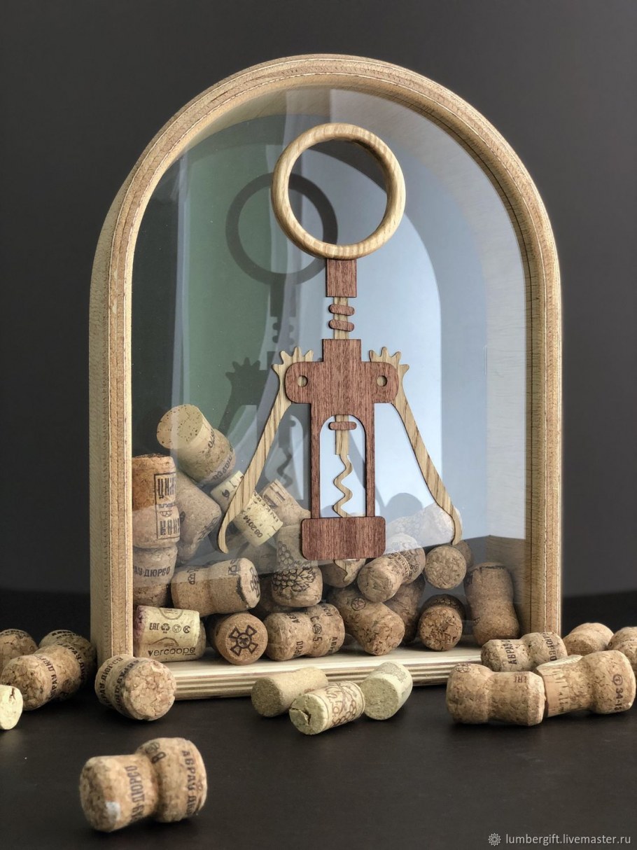 Поднос из пробок от вина
