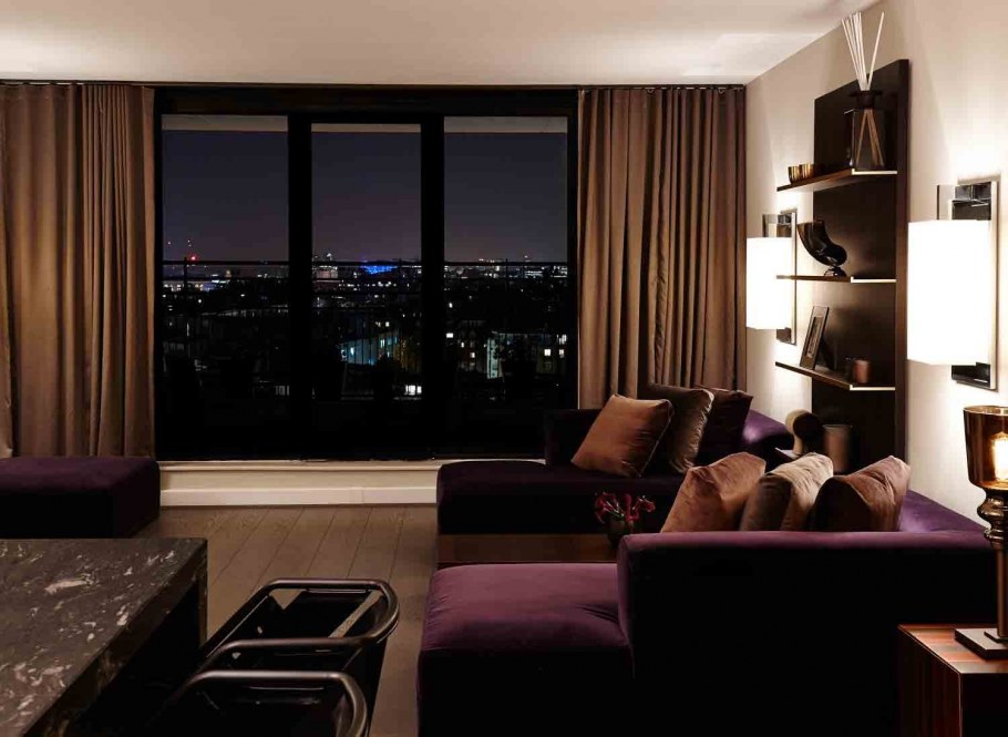 Гостиная в темных тонах