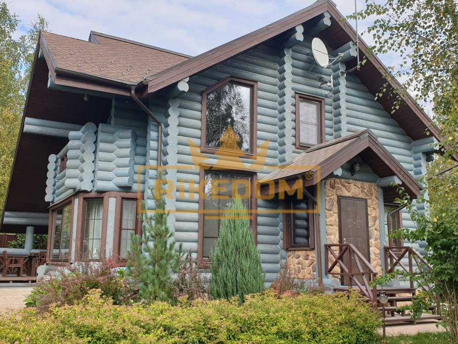 Покраска дома из бревна