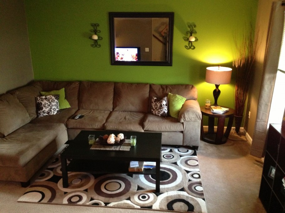 Гостиная с оливковыми стенами