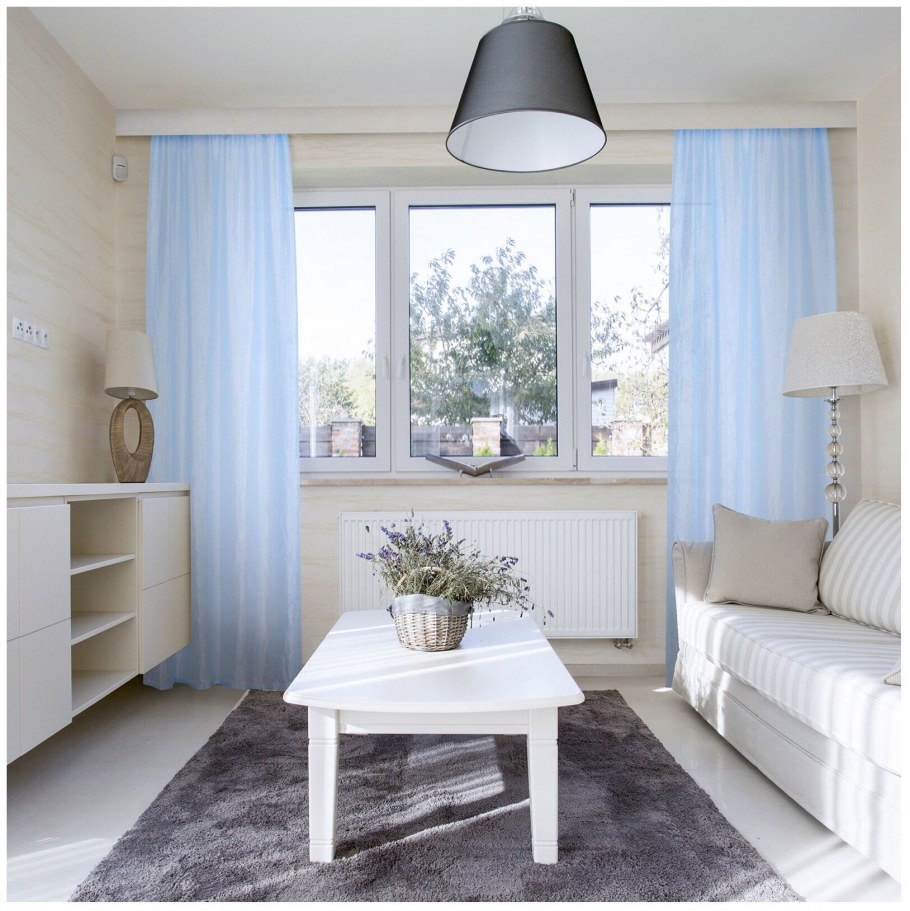 Голубые шторы в интерьере