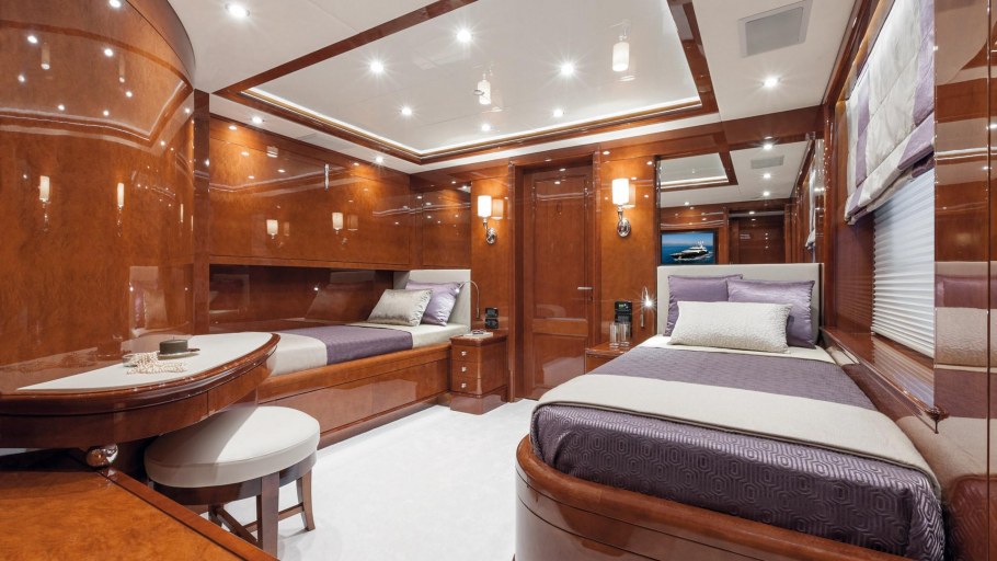 Яхта Бенетти интерьер