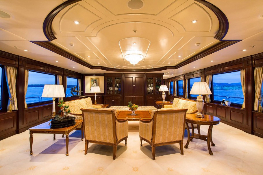 Мегаяхта Sovereign интерьер