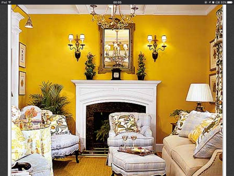 Гостиная в английском стиле в горчичных тонах