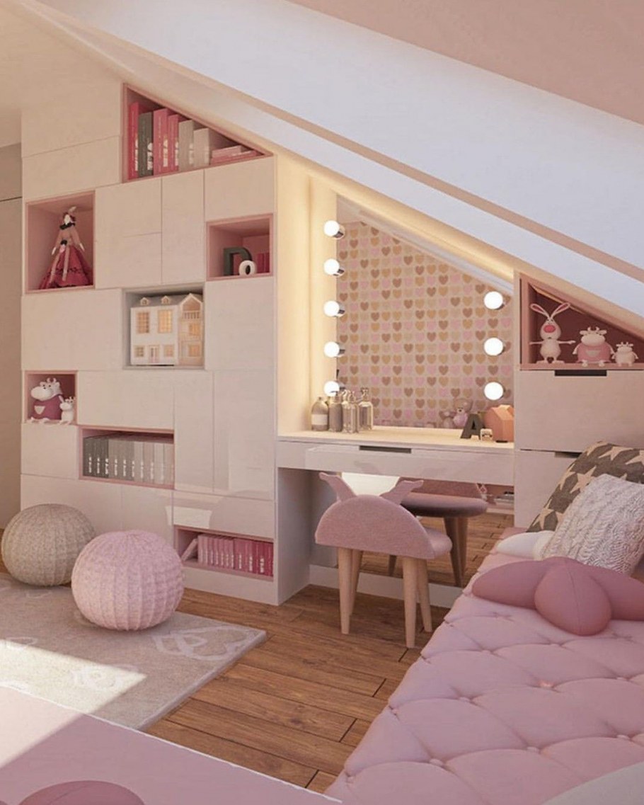 Комната для девочки на мансарде