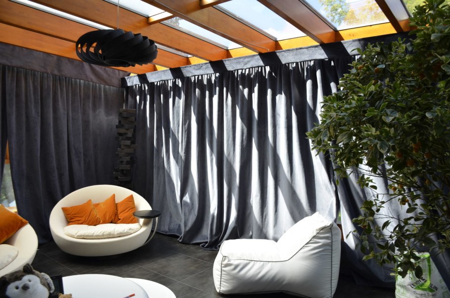 Уличные шторы оранжевые