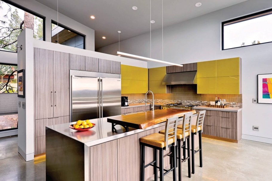 Нежно желтая кухня