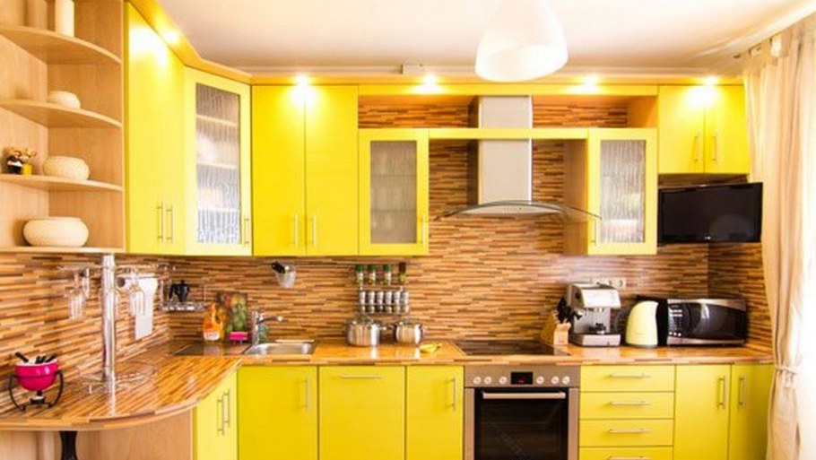 Яркий интерьер кухни