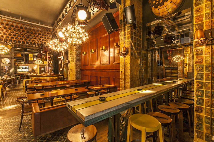 Старинный ресторан в Бухаресте