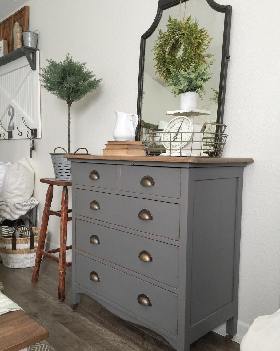 Комода в интерьере перекрашенные