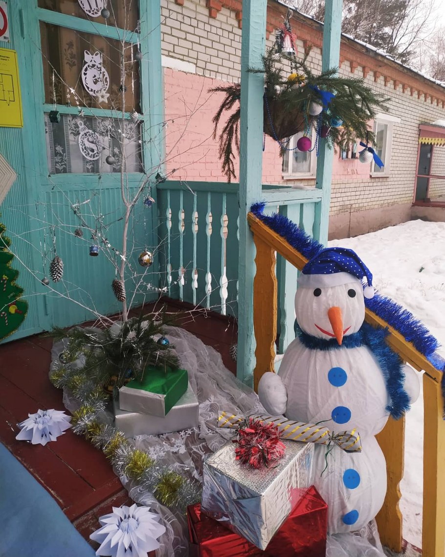 Украшение фасада детского сада к новому году 2022