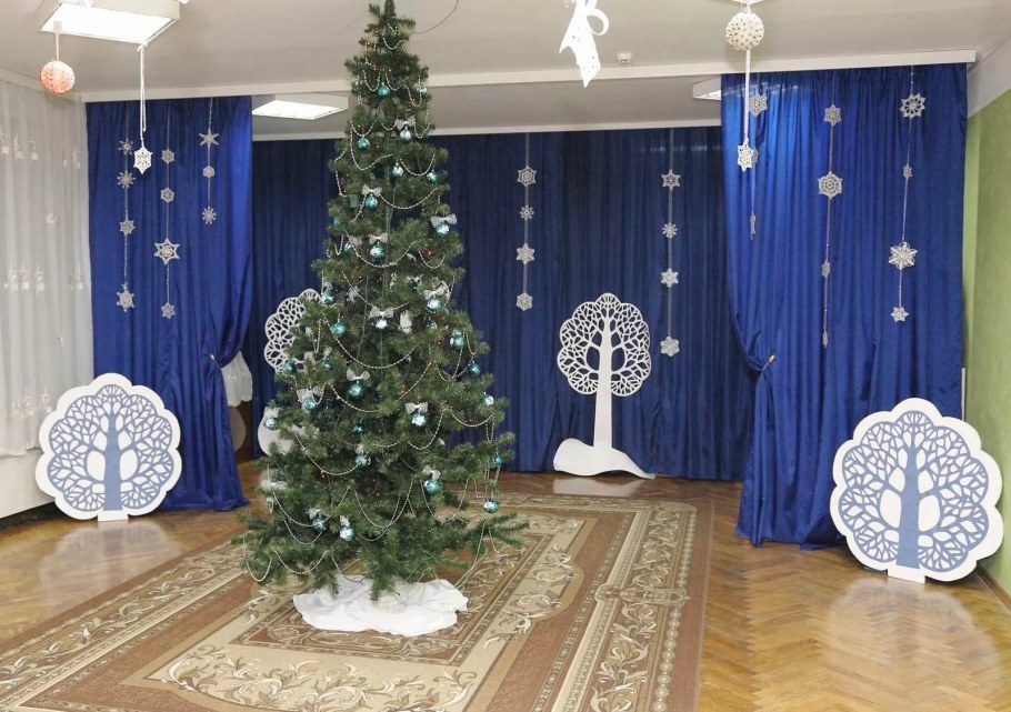 Новогоднее украшение зала