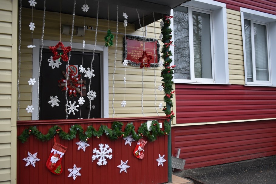 Украшение входной группы на праздник Победы