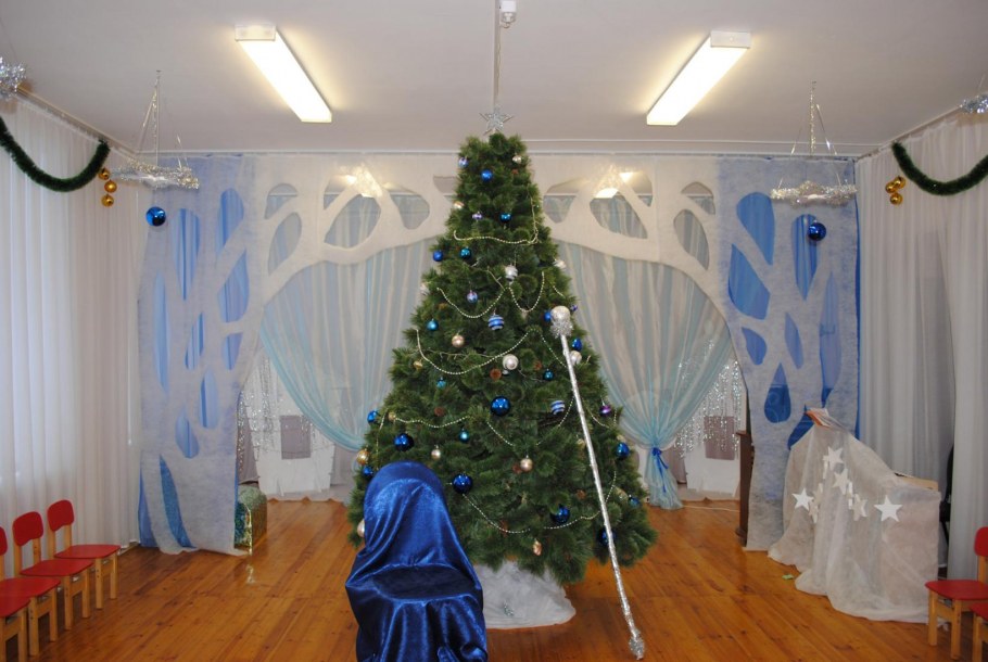 Украшение зала на новый год в детском саду