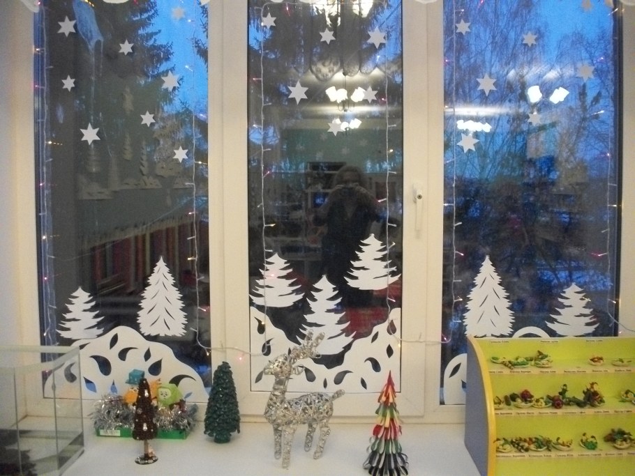 Новогоднее украшение окон в детском саду