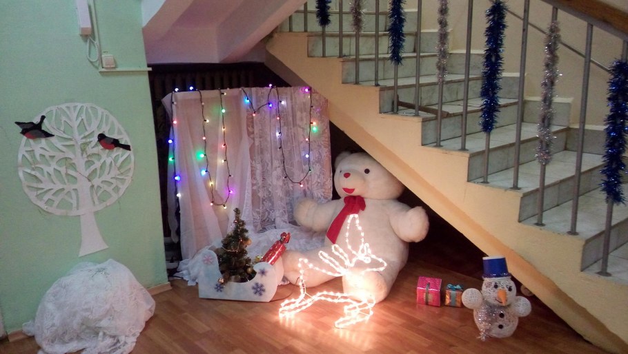 Украшение холла в детском саду к новому году