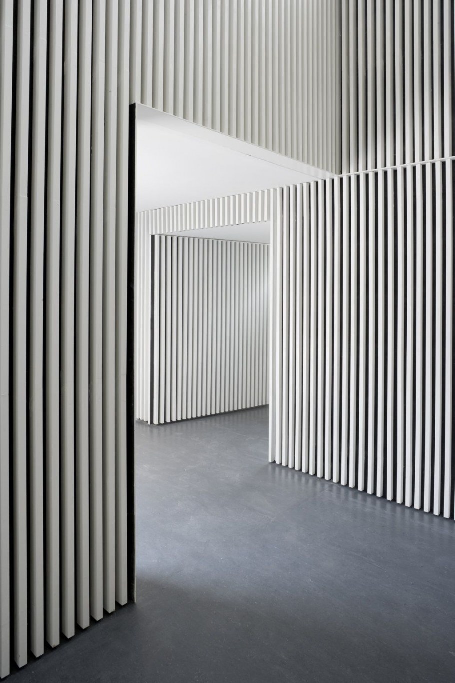 Перегородка из деревянных реек