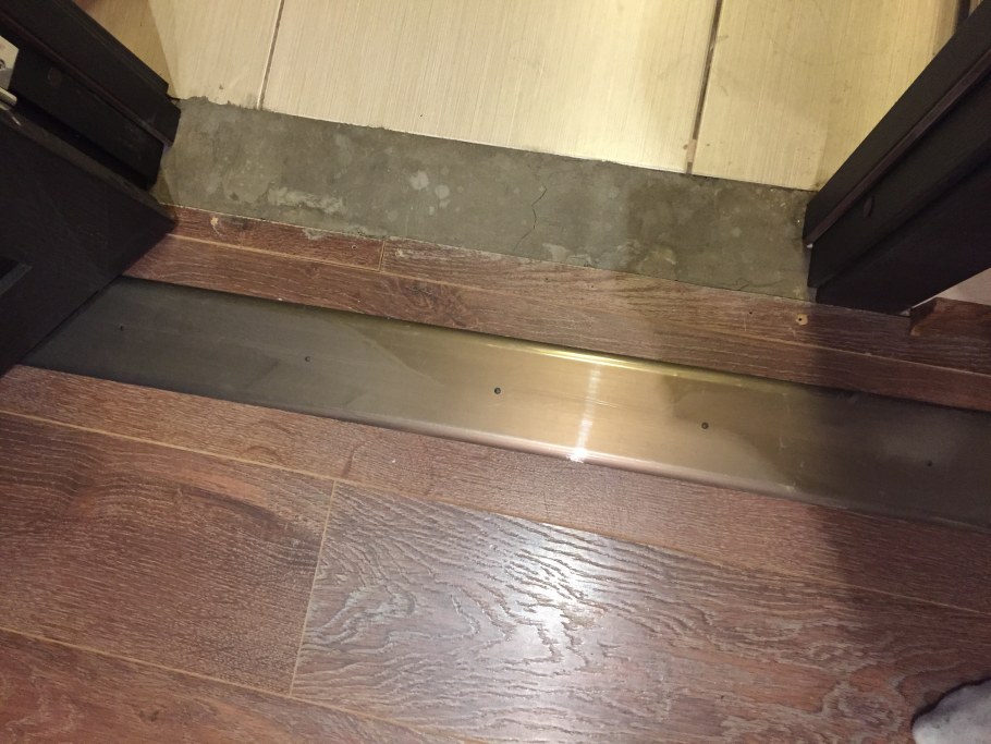 Углы защитные для деревянных ступеней