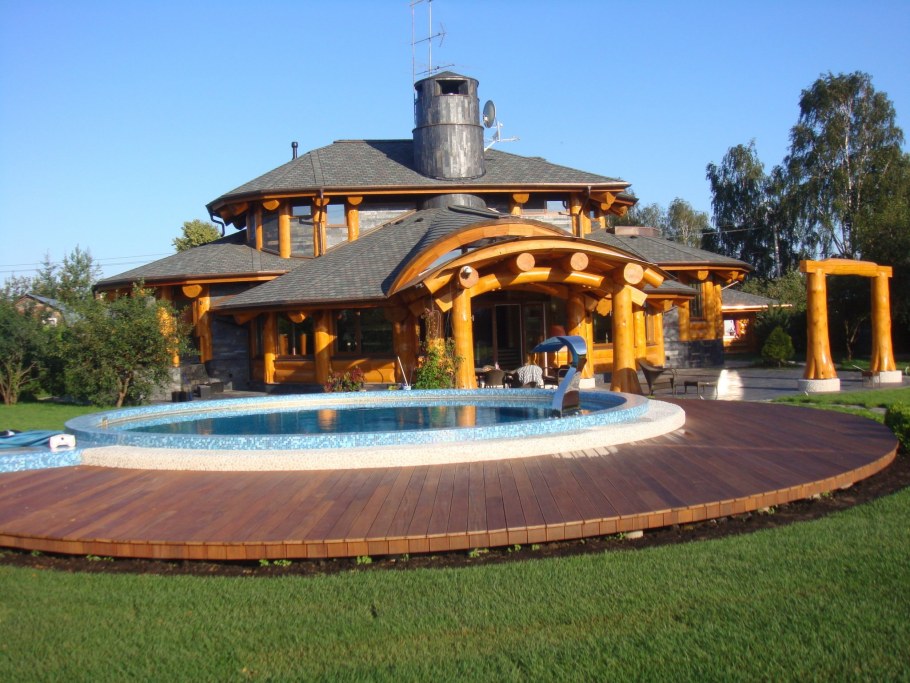 Красивые деревянные дома с бассейном