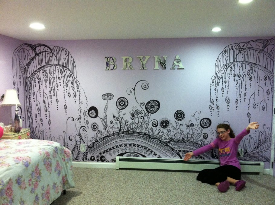 Роспись стен в комнате