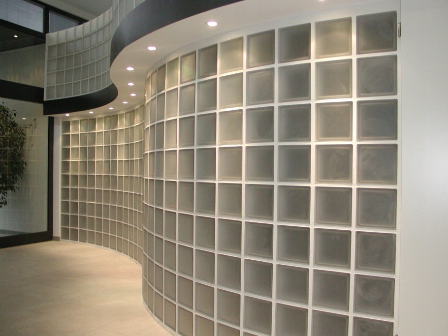 Стеклянные блоки для стен