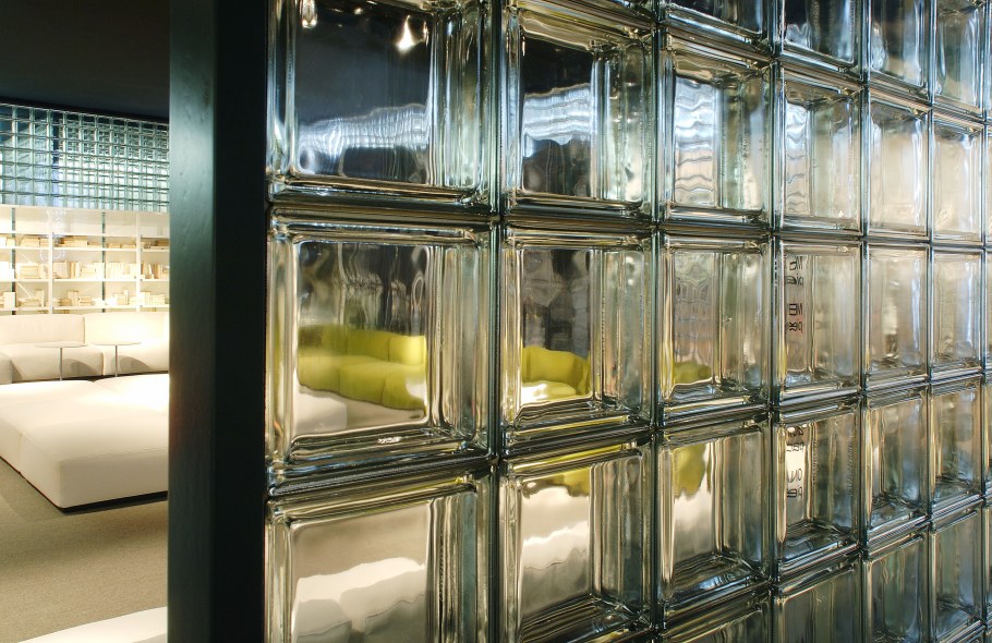 Стеклянные блоки разноцветные