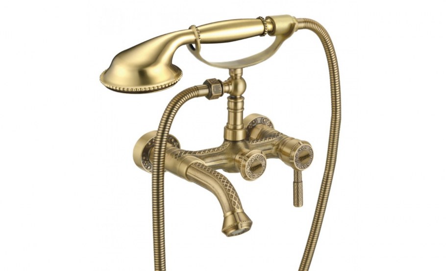 Золотой смеситель для ванной