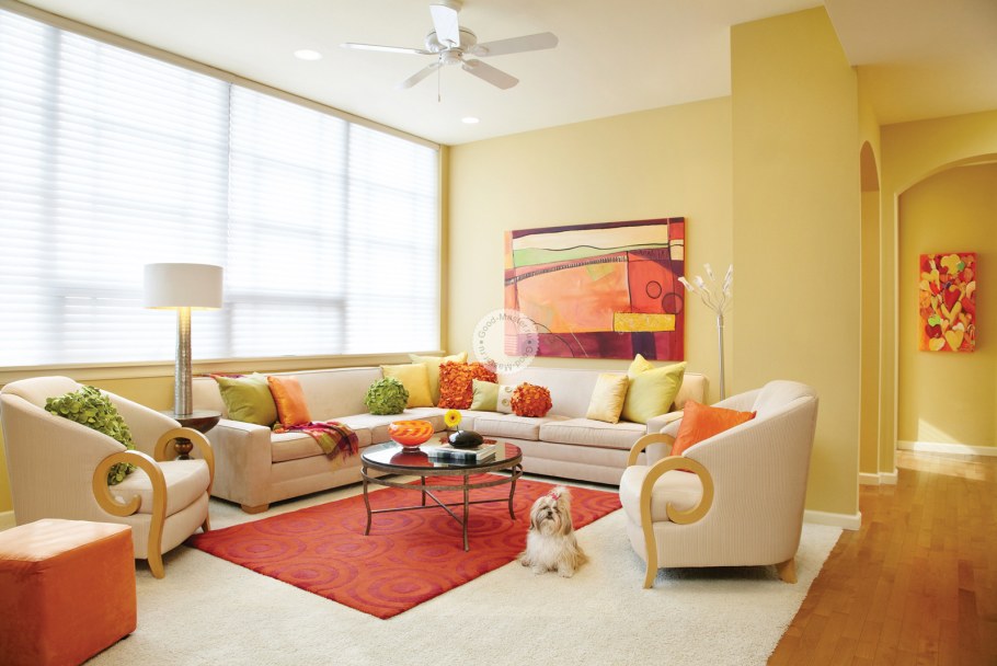 Яркий интерьер гостиной